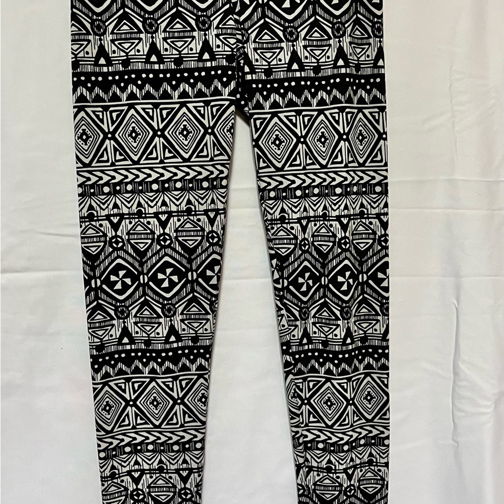 VM Monochrome Geometric Leggings